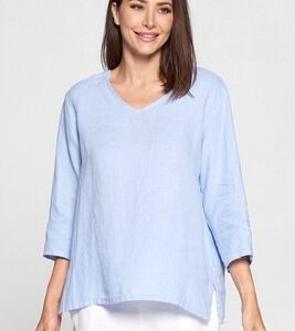 LT10V V-Neck 3/4 Sleeve Top